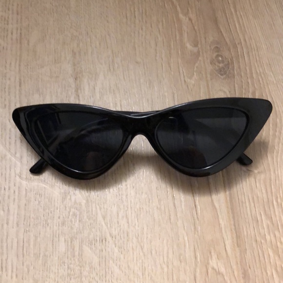 Sunglasses - Picture 4 of 5